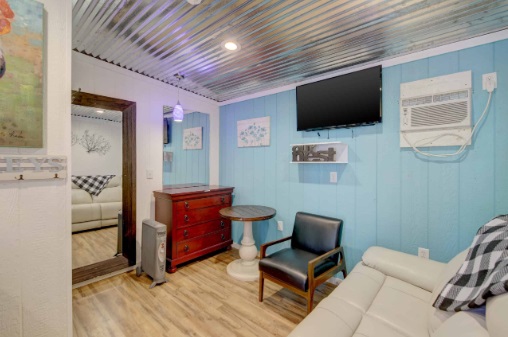 The Blue Room groom's suite