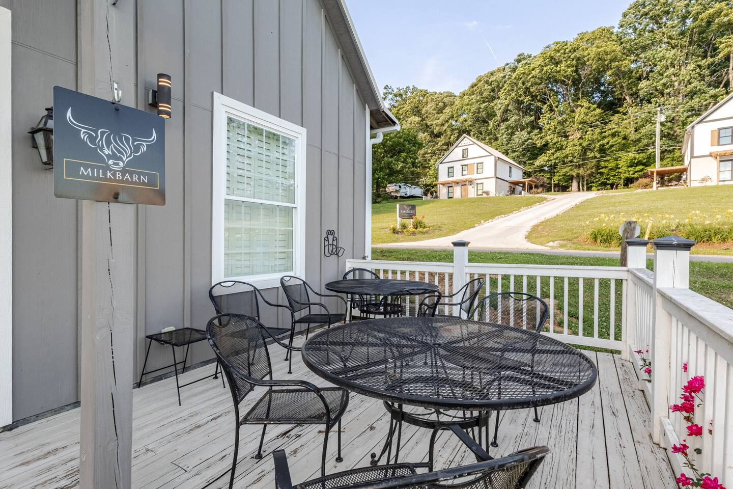 A look around Milkbarn Farm Stay, one of the converted milk barn farmhouse stays guests book for a farm weekend in the Tennessee foothills near the Smokies.