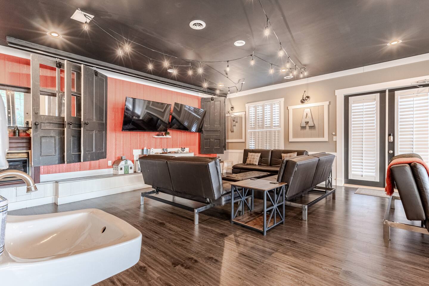 A look around Milkbarn Farm Stay, one of the converted milk barn farmhouse stays guests book for a farm weekend in the Tennessee foothills near the Smokies.